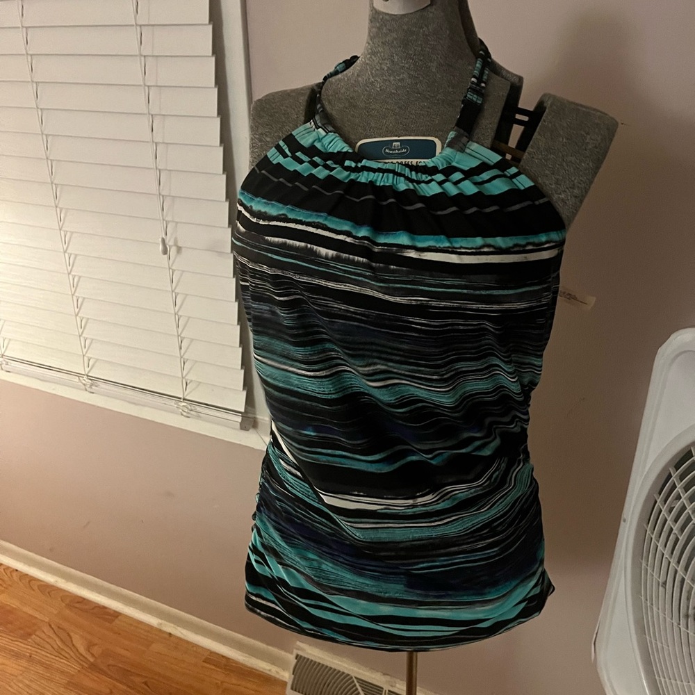 COPY - LB - Sz 16 lightly used tankini with ruched sides. Beautiful blues